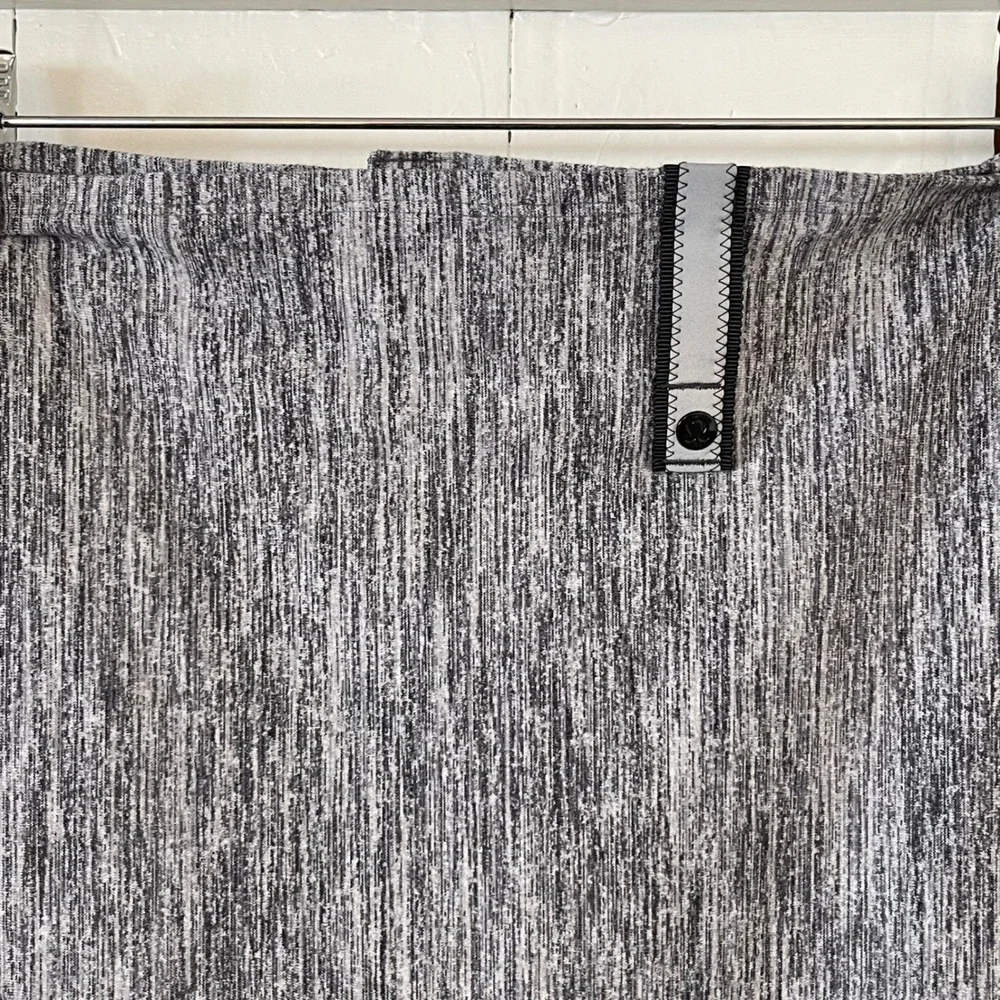 Lululemon Grey‎ Heathered Snap Front Scarf Athletic Casual Womens